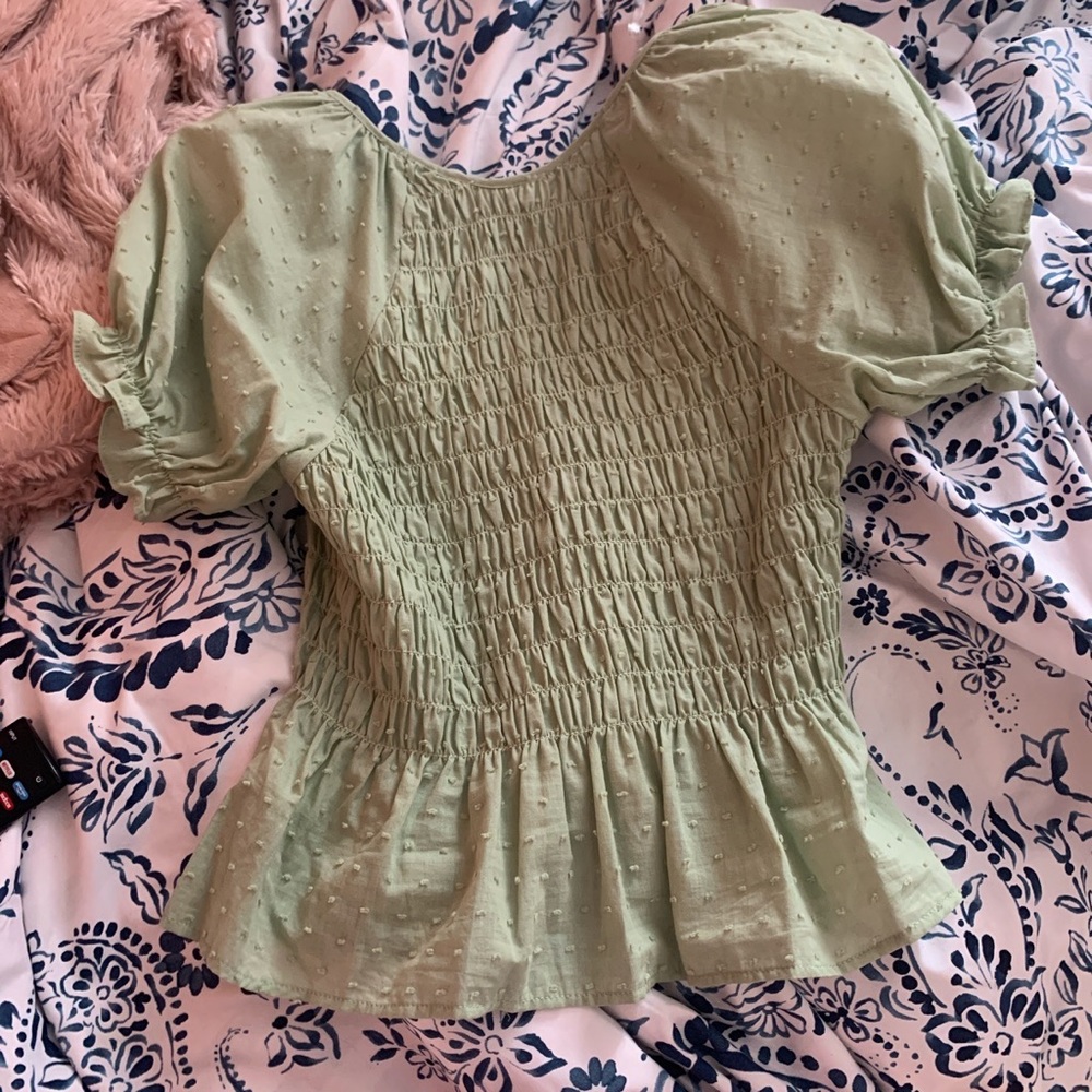 GREEN FANCY RUFFLE TOP! - Picture 3 of 3